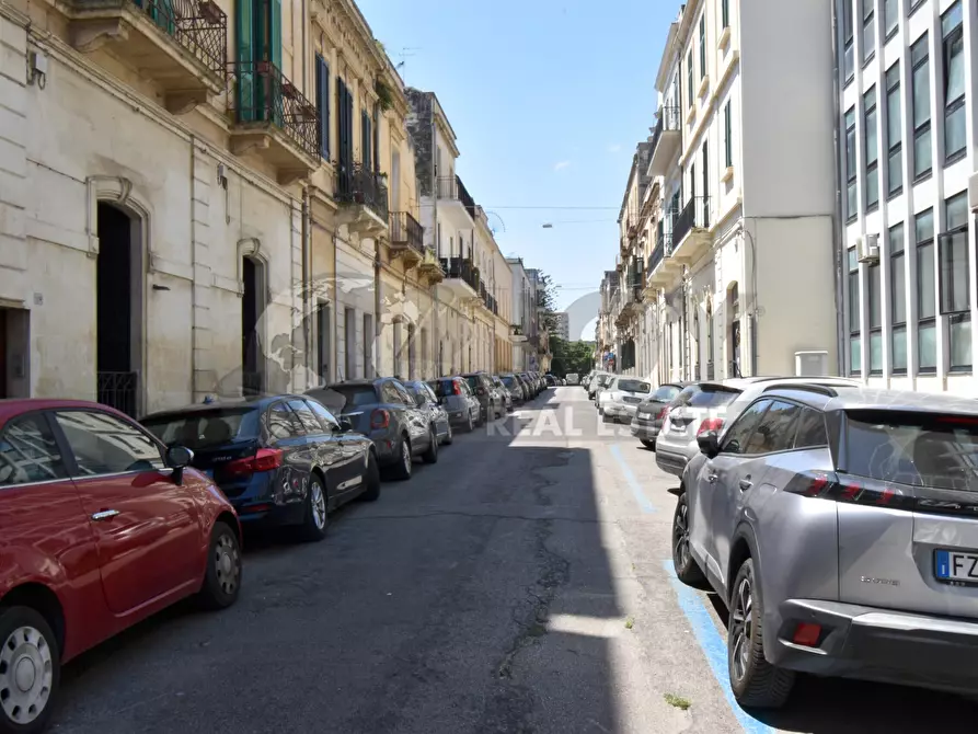 Immagine 17 di Locale commerciale in vendita  in Via g. Candido 1 a Lecce