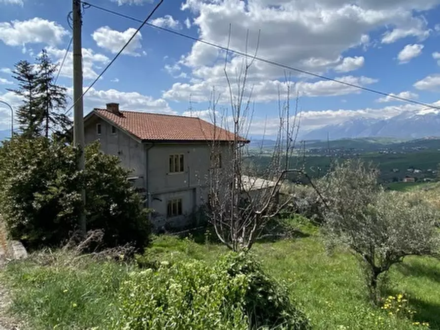 Immagine 1 di Casa indipendente in vendita  in VIA UCCELLETTI a Castel Frentano