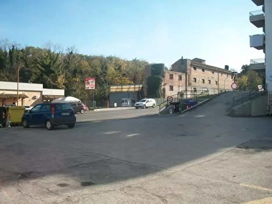 Immagine 26 di Locale commerciale in affitto  in VIA I.SILONE a Lanciano