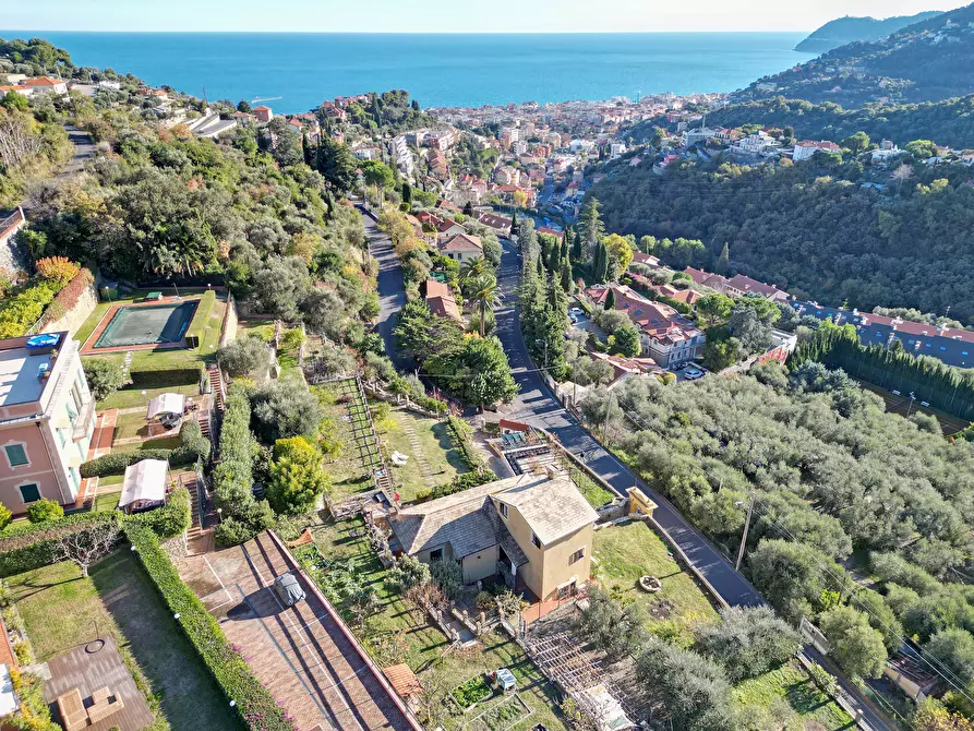 Immagine 38 di Villa in vendita  in Via Adelasia a Alassio