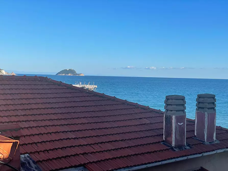 Immagine 26 di Bilocale in vendita  in Centro a Alassio