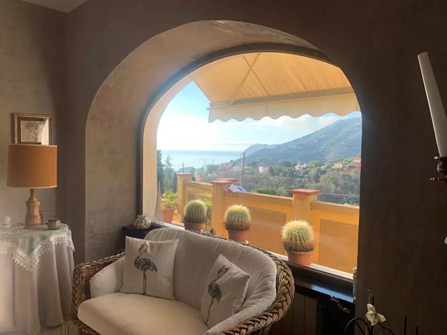 Immagine 1 di Villa in vendita  in Via Adelasia a Alassio