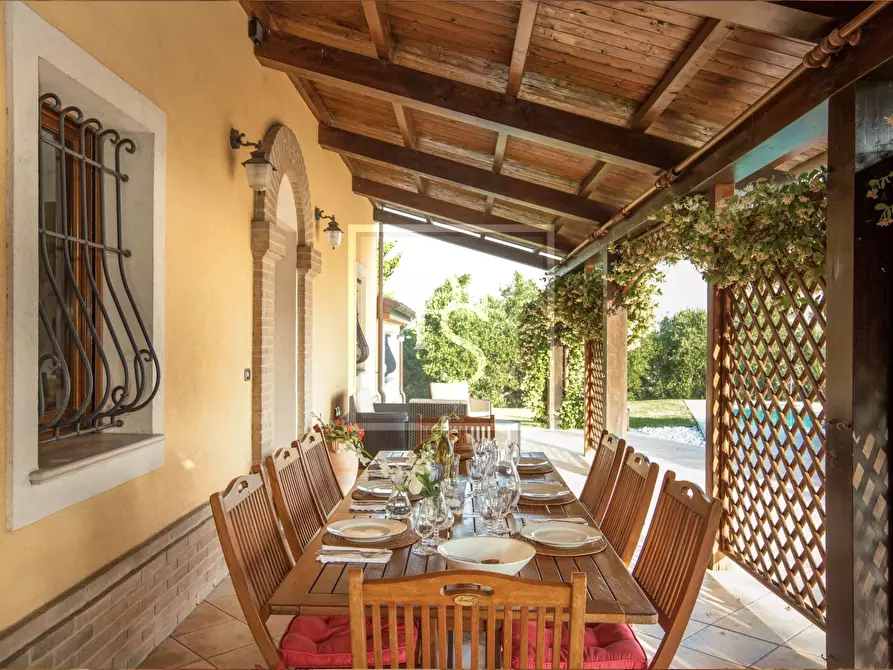 Immagine 11 di Villa in vendita  a Senigallia