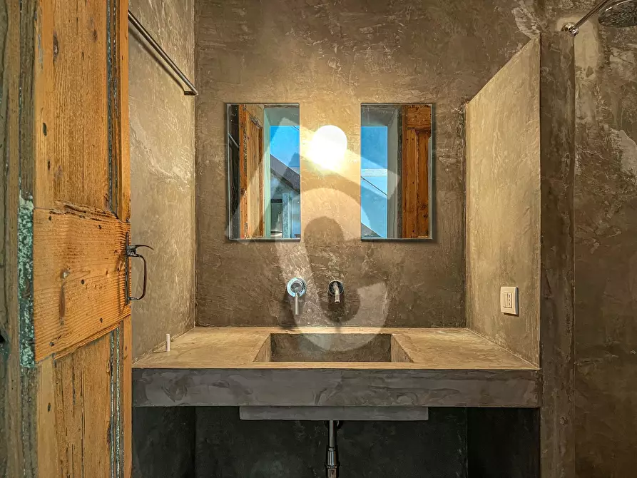 Immagine 7 di Rustico / casale in vendita  a Jesi