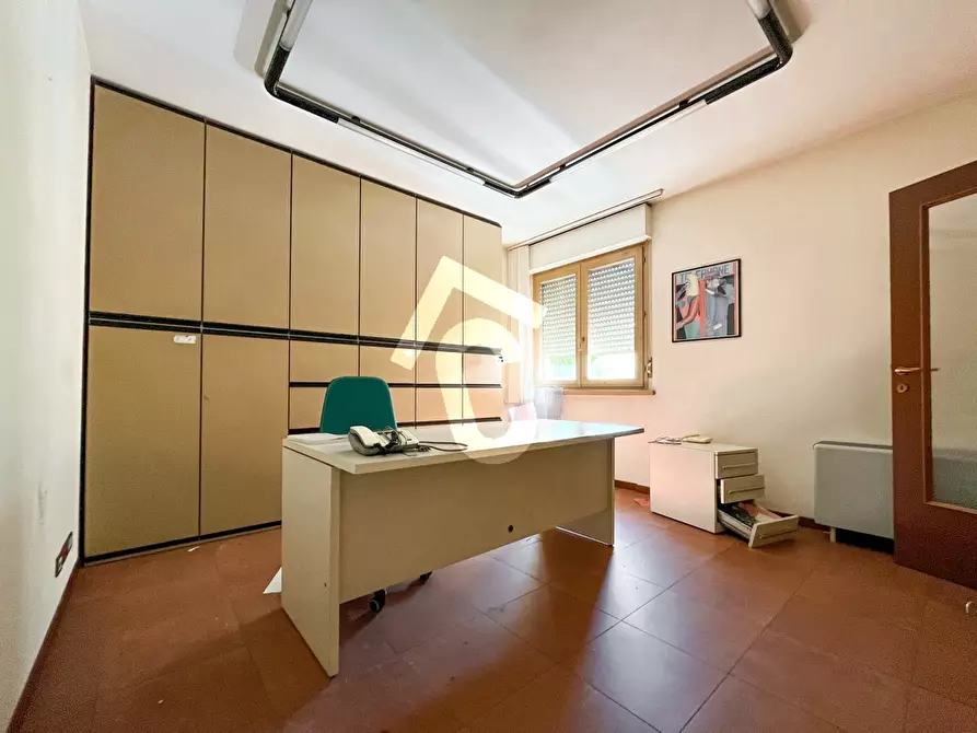 Immagine 4 di Ufficio in affitto  a Jesi