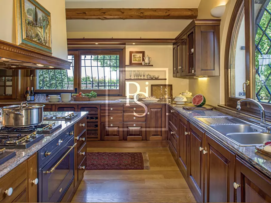 Immagine 10 di Villa in vendita  a Senigallia