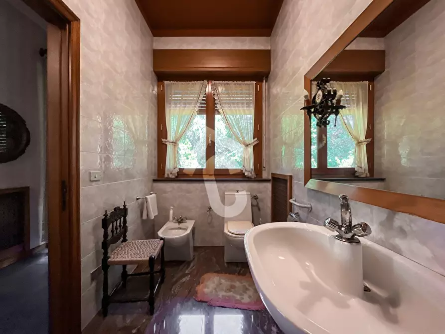 Immagine 37 di Villa in vendita  a Jesi