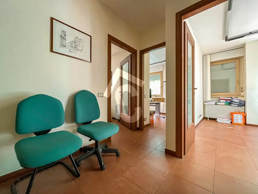 Immagine 5 di Ufficio in affitto  a Jesi