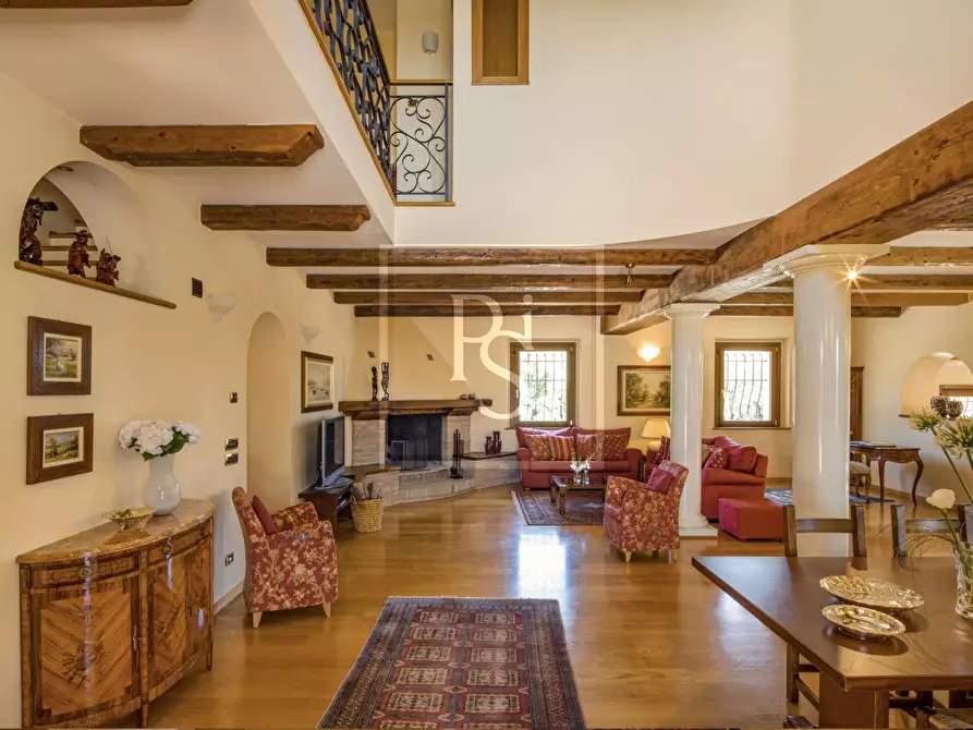 Immagine 14 di Villa in vendita  a Senigallia