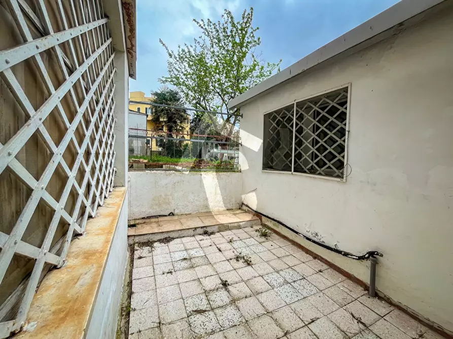 Immagine 3 di Locale commerciale in vendita  a Jesi