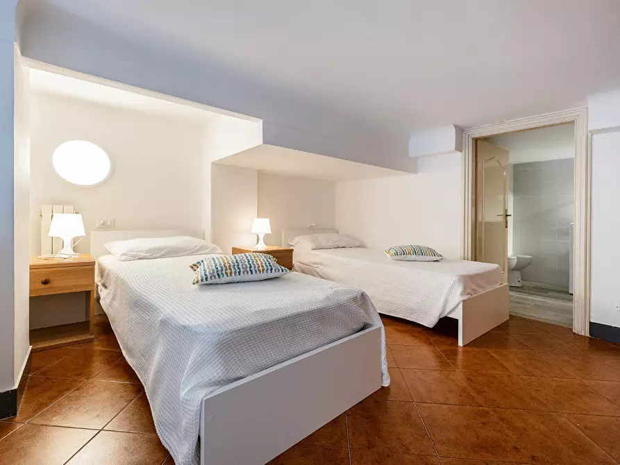 Immagine 36 di Trilocale in affitto  in Piazza Vittorio Emanuele II 5 a Finale Ligure