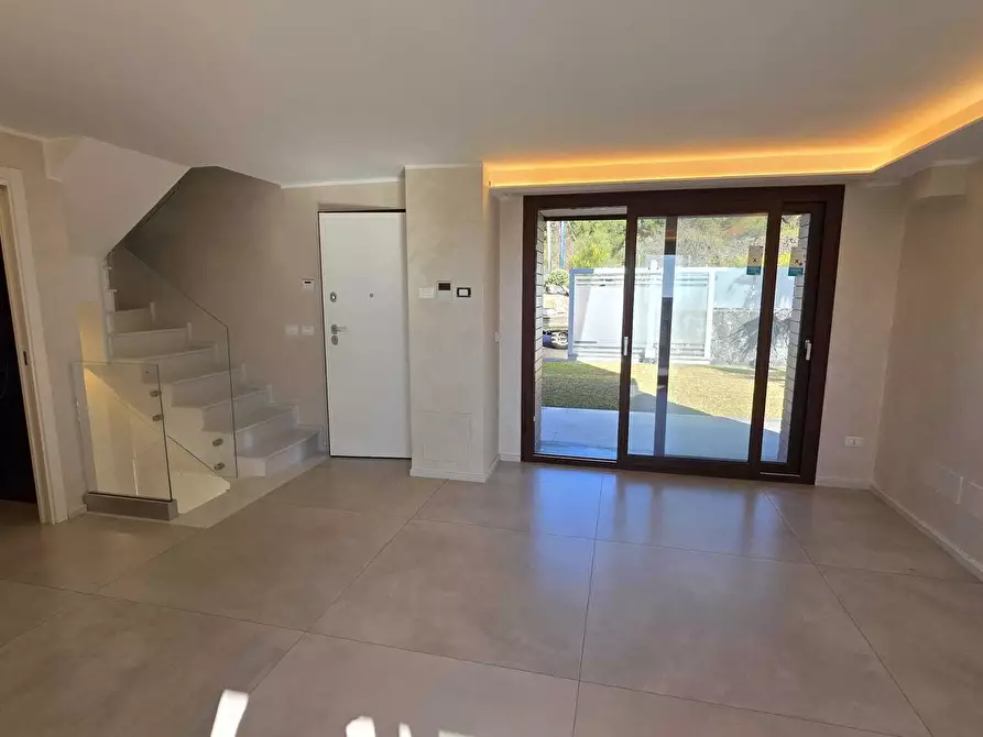 Immagine 6 di Villa in vendita  a Pedara