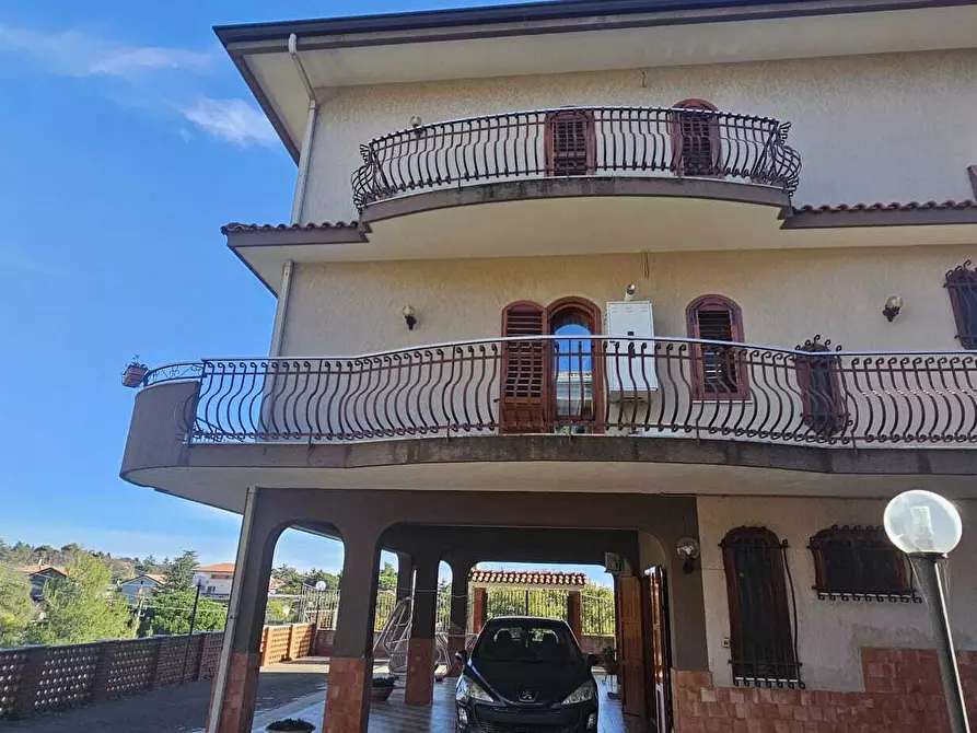 Immagine 5 di Villa in vendita  a Mascalucia