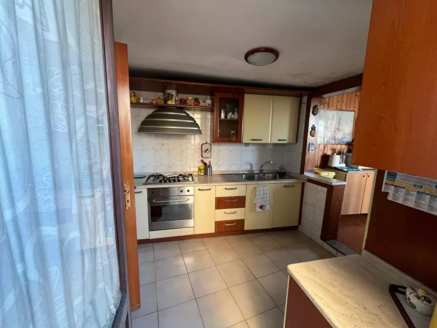Immagine 7 di Appartamento in vendita  in Via Roma 6 a Gravina Di Catania