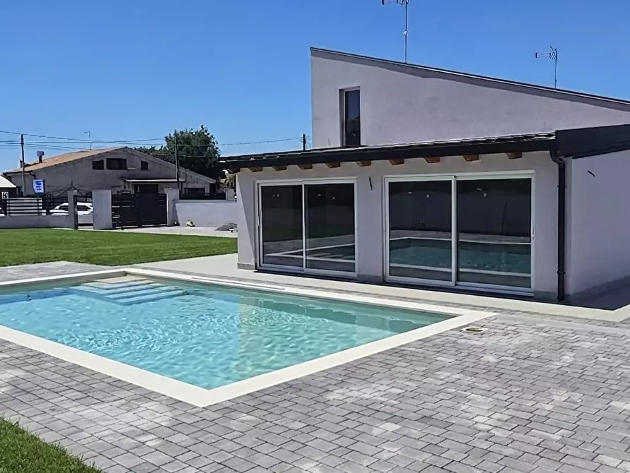 Immagine 2 di Villa in vendita  a Aci Bonaccorsi