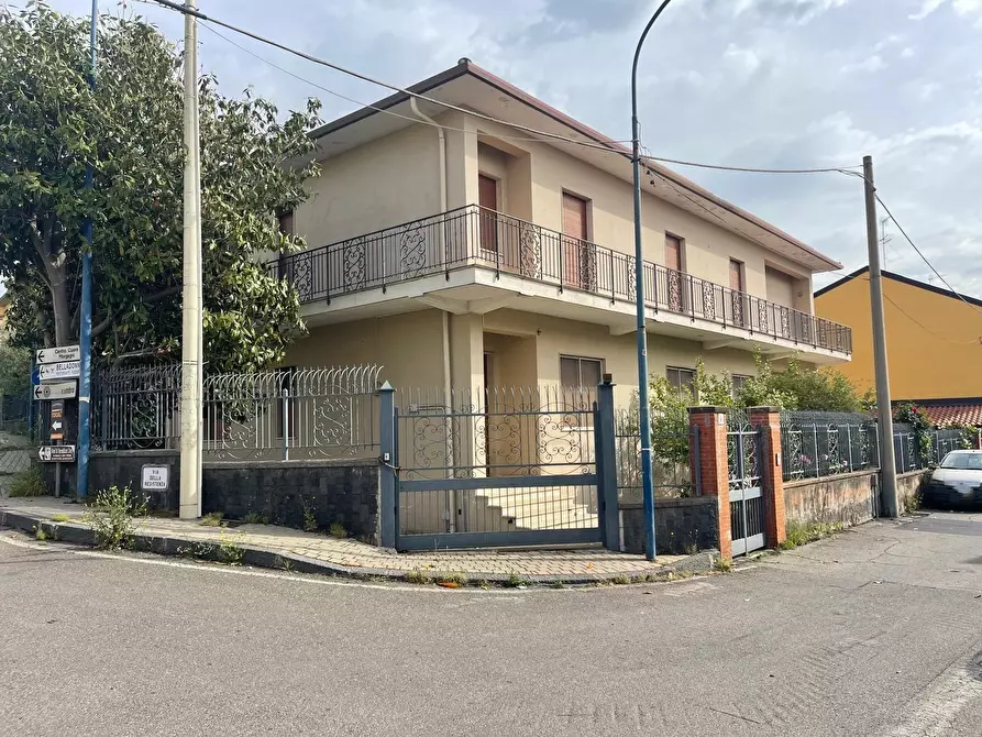 Immagine 1 di Villa in vendita  a Pedara