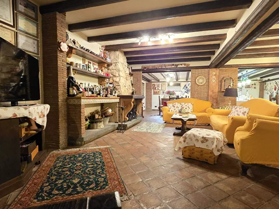 Immagine 1 di Villa in vendita  a Aci Castello