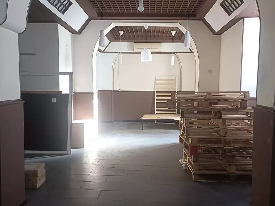Immagine 4 di Locale commerciale in affitto  a Genova