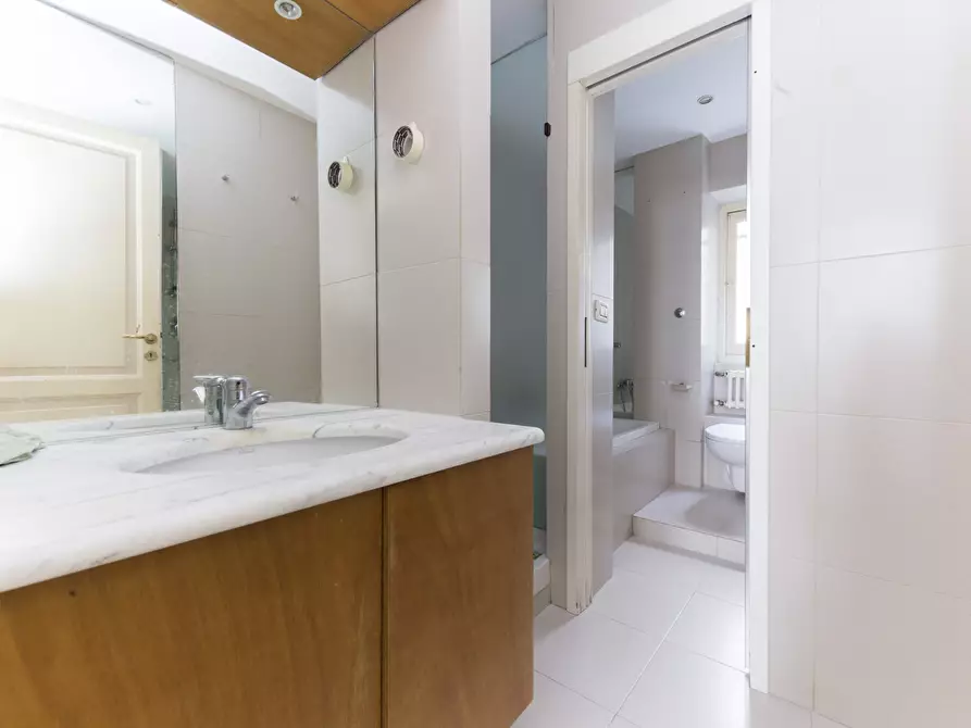 Immagine 17 di Appartamento in vendita  in Via Tortosa a Genova