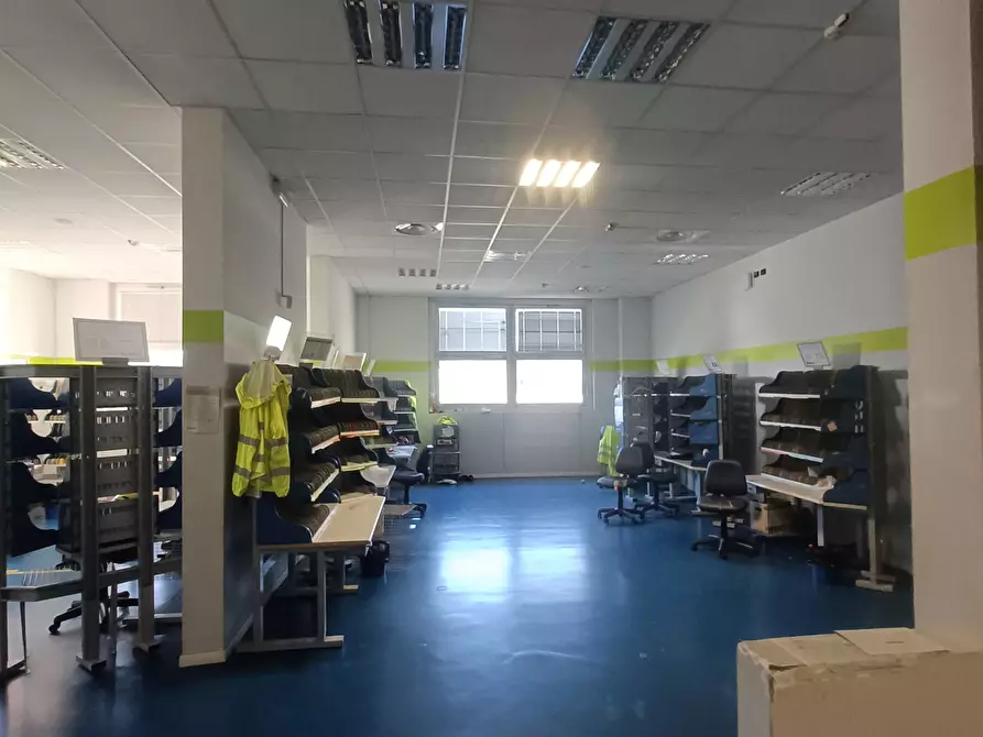 Immagine 8 di Attività artigianale in affitto  in Via Giuseppe Ungaretti 10 a Genova
