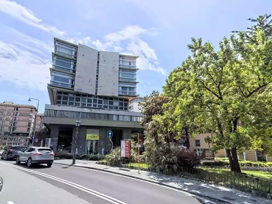 Immagine 5 di Locale commerciale in affitto  in Via XII Ottobre 9 a Genova