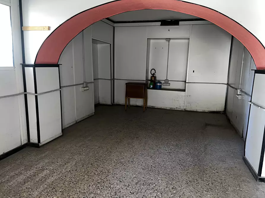 Immagine 5 di Locale commerciale in vendita  in Via Pra' 151 a Genova