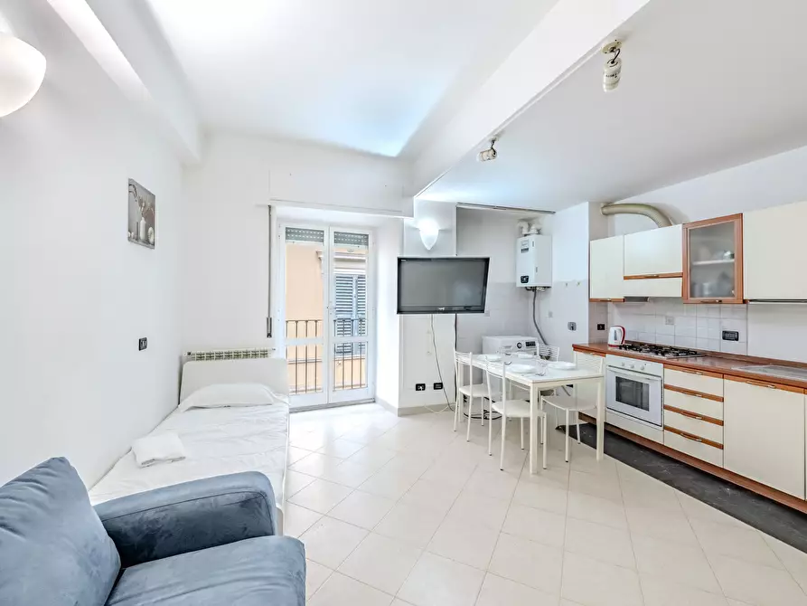 Immagine 12 di Pentalocale in vendita  in Vico Tana 1 a Genova