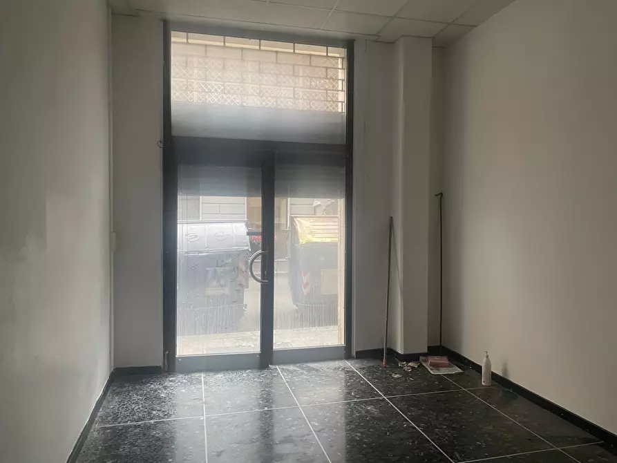 Immagine 5 di Locale commerciale in affitto  a Genova