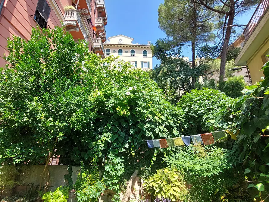 Immagine 15 di Trilocale in vendita  in Corso Magenta a Genova