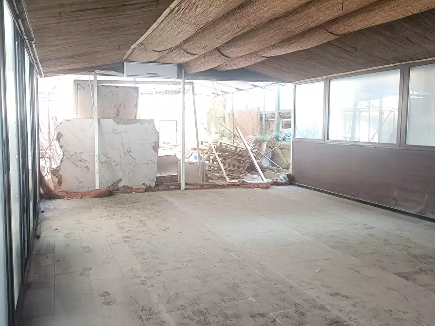 Immagine 15 di Locale commerciale in affitto  a Genova