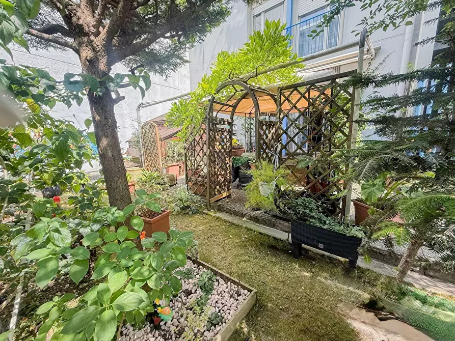 Immagine 12 di Appartamento in vendita  in Via Val Trebbia a Genova