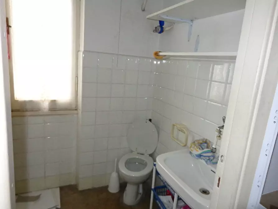 Immagine 5 di Locale commerciale in vendita  in Piazza Giovanni Tarello 3 a Genova