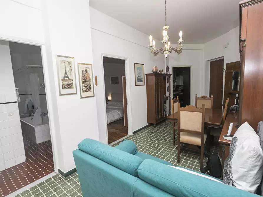 Immagine 41 di Pentalocale in vendita  in Via Venezia 12 a Genova