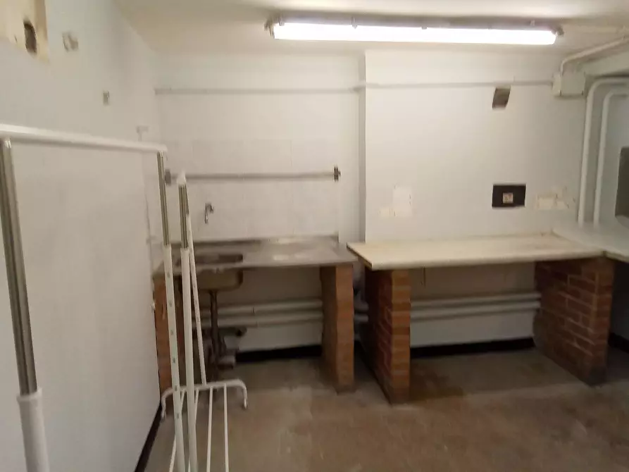 Immagine 18 di Locale commerciale in affitto  in Piazza della Nunziata 21 R a Genova