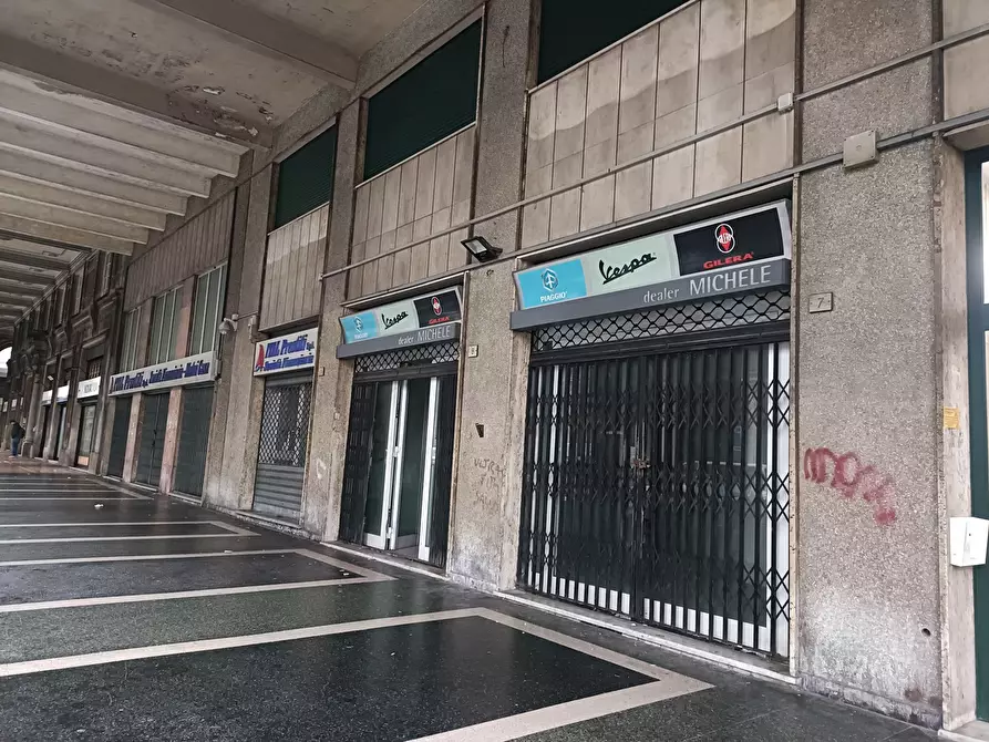 Immagine 33 di Locale commerciale in vendita  in Via Tullio Molteni 7R 9R a Genova