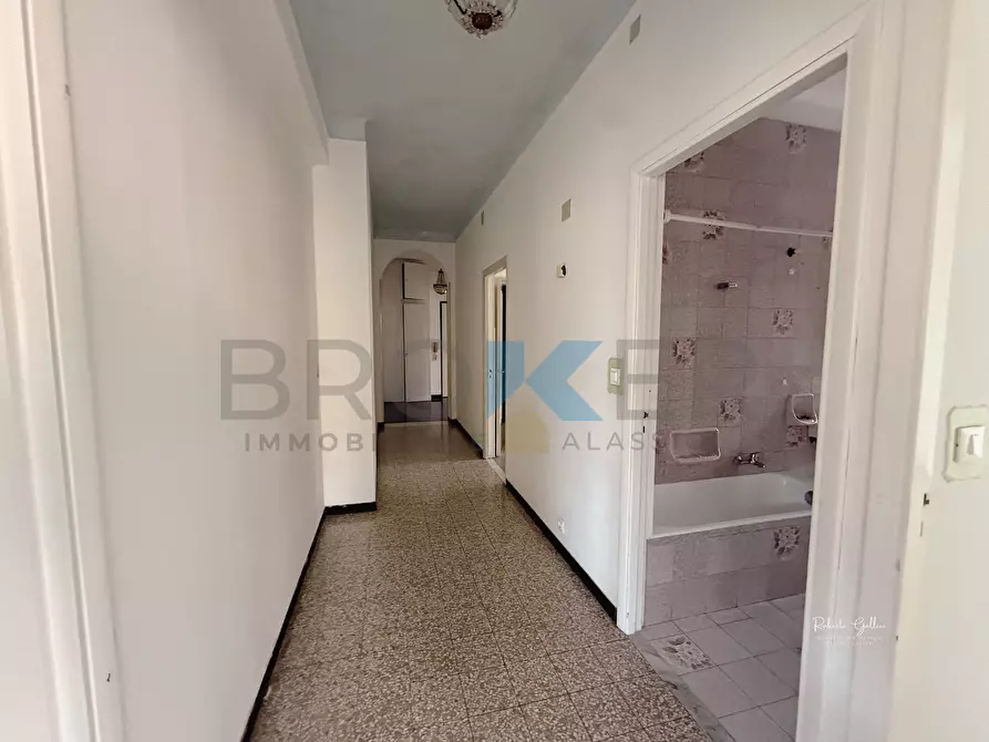 Immagine 15 di Quadrilocale in vendita  in Via Michelangelo 8 a Alassio