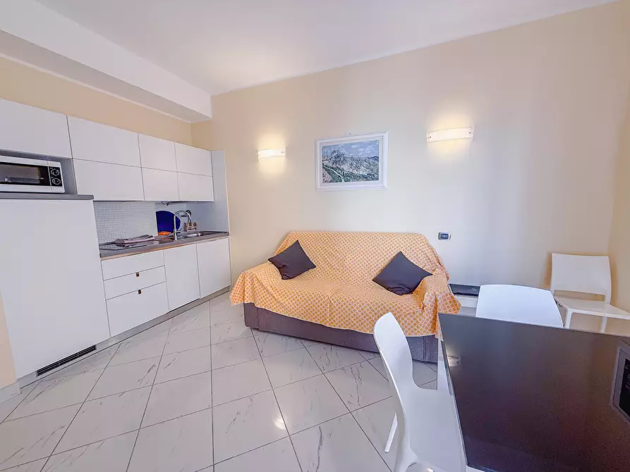 Immagine 8 di Bilocale in vendita  in Via Roma 48 a Alassio