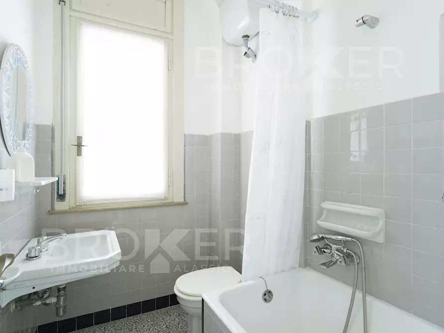 Immagine 18 di Pentalocale in vendita  in Via Don Aurelio Piccagli 12 a Alassio