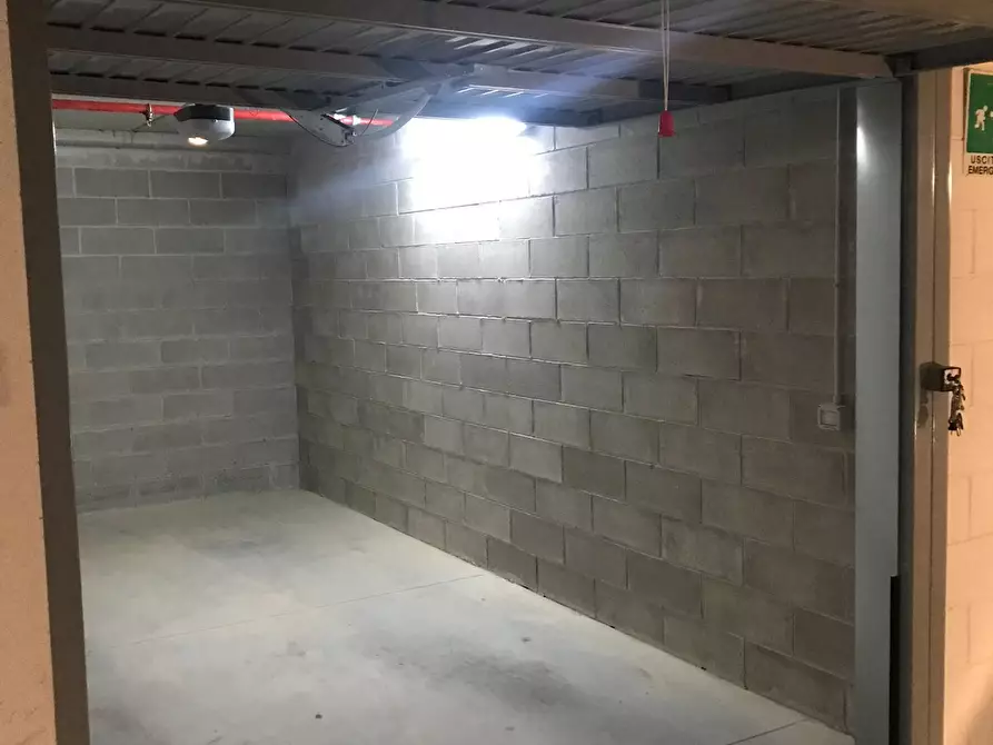 Immagine 2 di Garage in vendita  in Via Ignazio dell'Oro 34 a Alassio