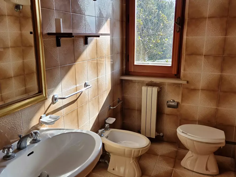 Immagine 40 di Villa in vendita  in Viale Perugia 37 a Castiglione Del Lago