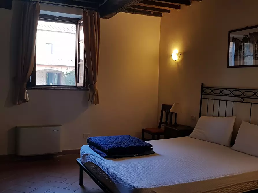 Immagine 24 di Trilocale in vendita  a Cortona