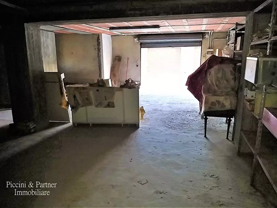 Immagine 6 di Garage in vendita  in Via Roma a Castiglione Del Lago