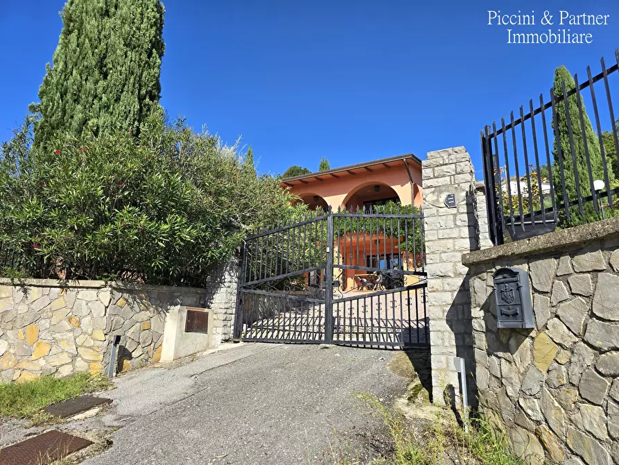Immagine 2 di Villa in vendita  in Via dei Romani a Magione