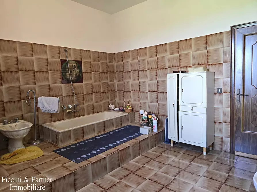 Immagine 87 di Rustico / casale in vendita  in Via Paganico 2 a Castiglione Del Lago
