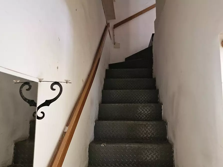 Immagine 18 di Locale commerciale in vendita  in Via del Popolo 2 a Città Di Castello