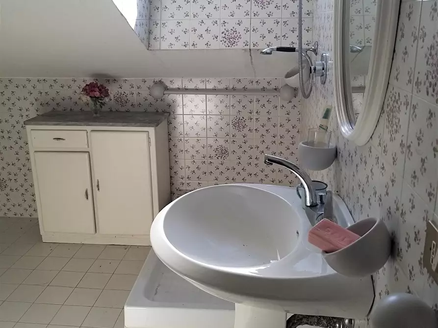 Immagine 26 di Quadrilocale in vendita  in Piazza Cesare Caporali 4 a Castiglione Del Lago