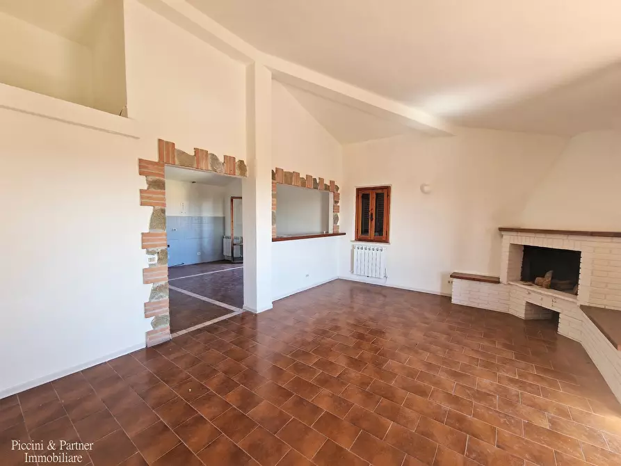 Immagine 4 di Pentalocale in vendita  in Via della Martinella 9A a Passignano Sul Trasimeno