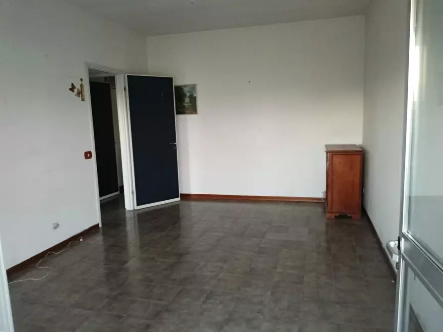 Immagine 19 di Pentalocale in vendita  in Via Marcello Garosi a Massa