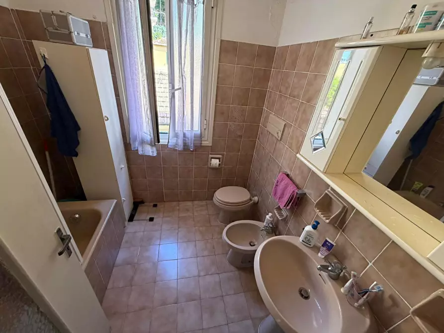 Immagine 24 di Quadrilocale in vendita  in Via Martiri della Libertà 330 a San Remo