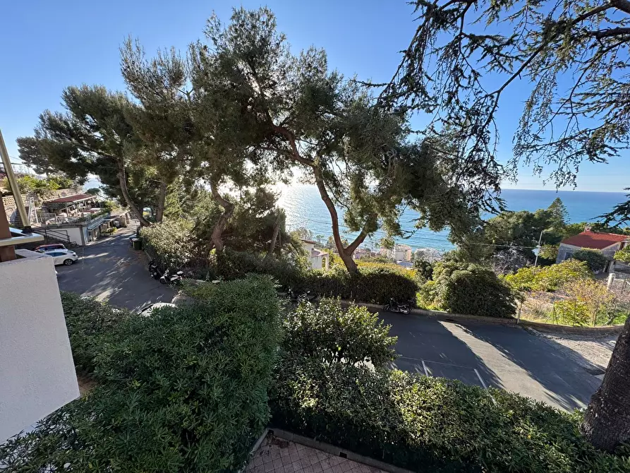 Immagine 4 di Bilocale in vendita  in Via Val D'Olivi 277 a San Remo